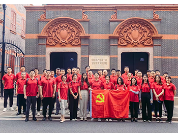 心向黨，建新功